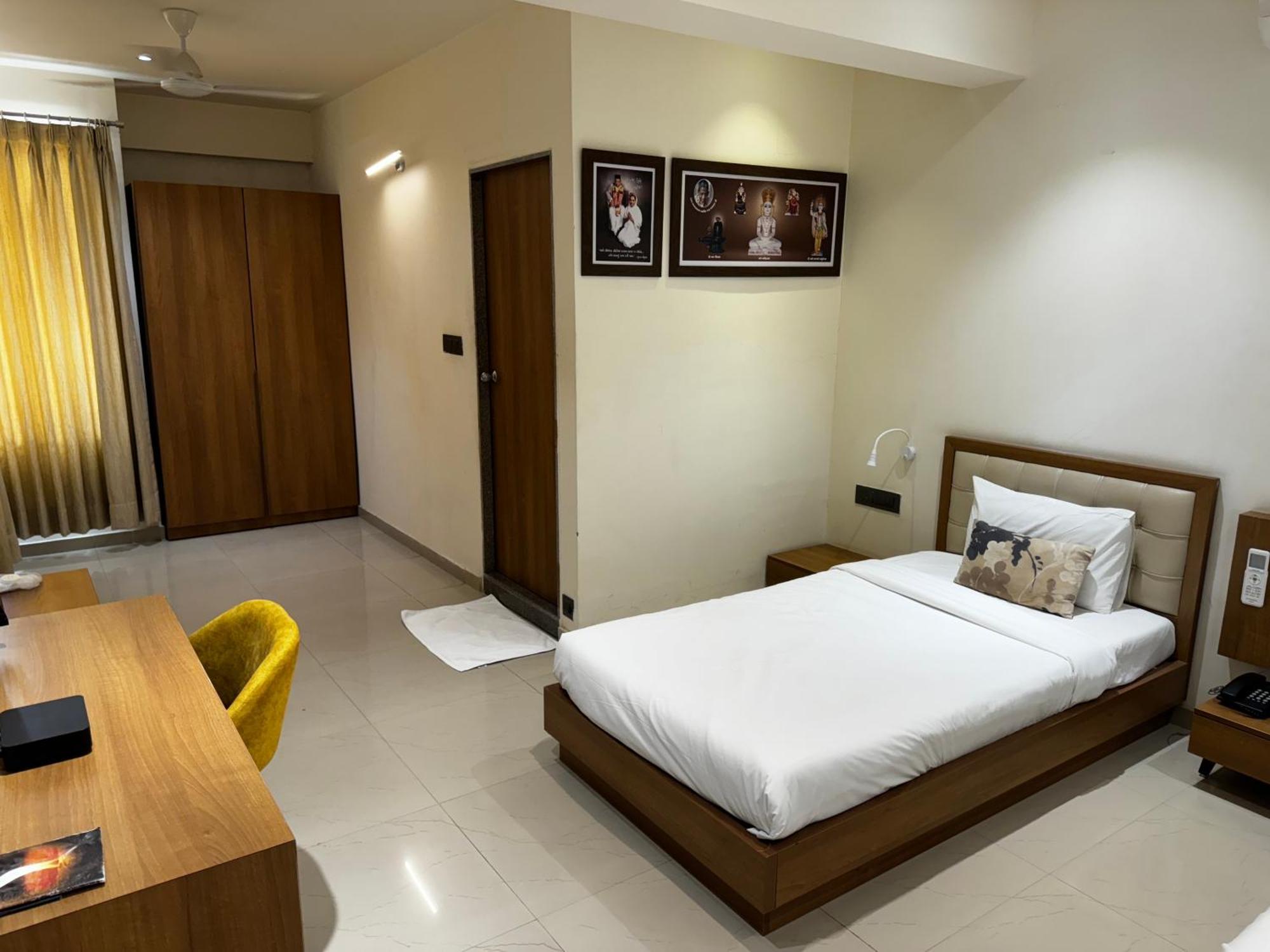 Siara Styles Amba Suites, Gandhinagar Luaran gambar
