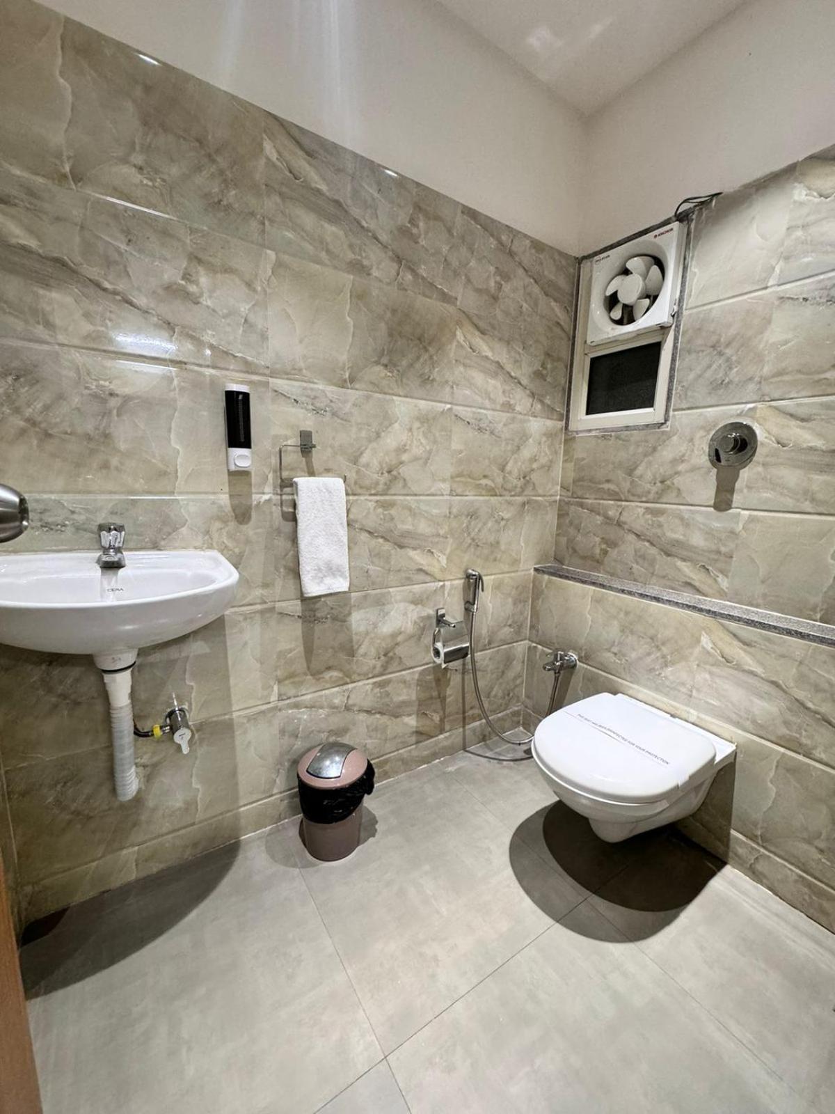 Siara Styles Amba Suites, Gandhinagar Luaran gambar