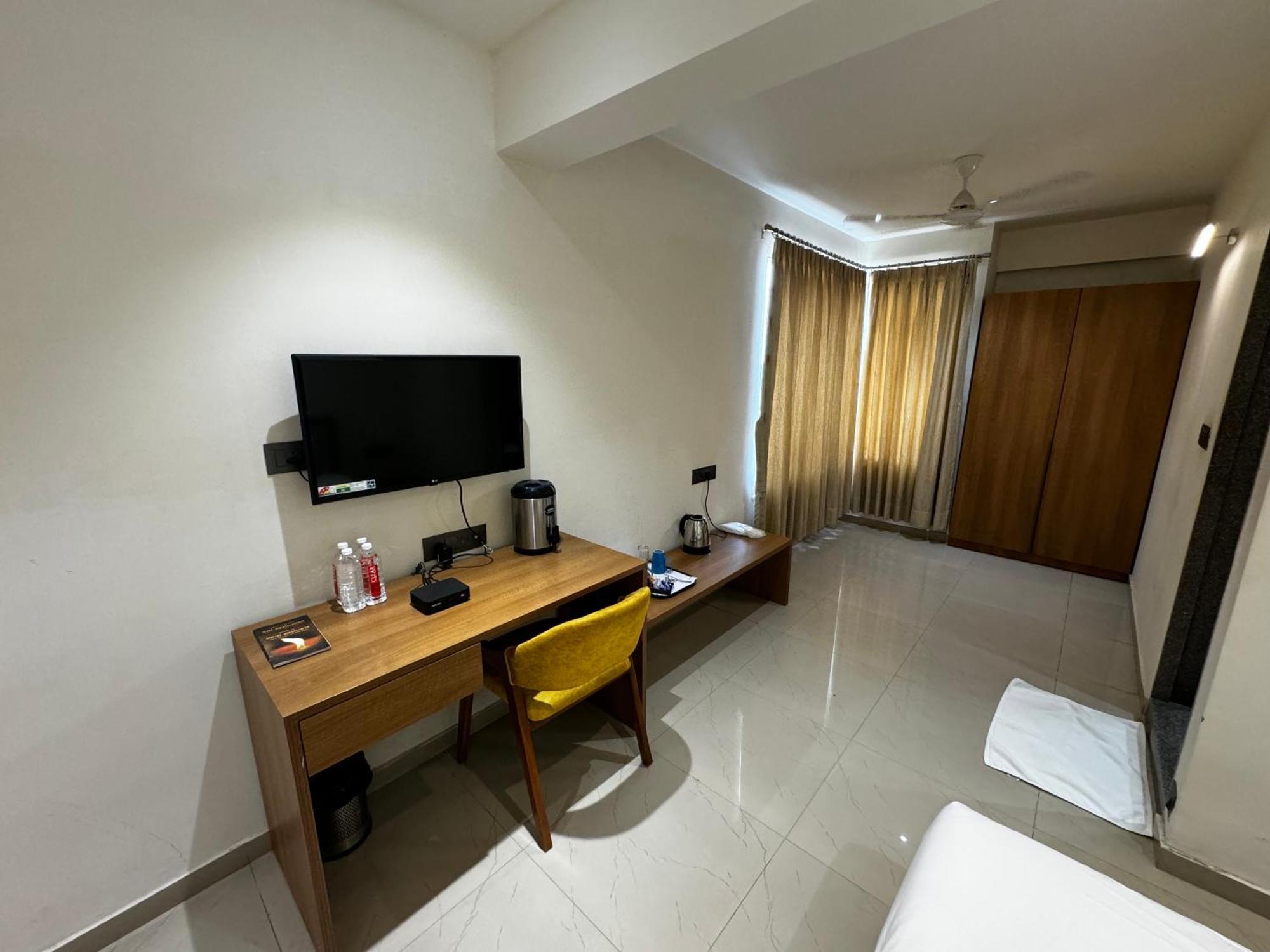 Siara Styles Amba Suites, Gandhinagar Luaran gambar