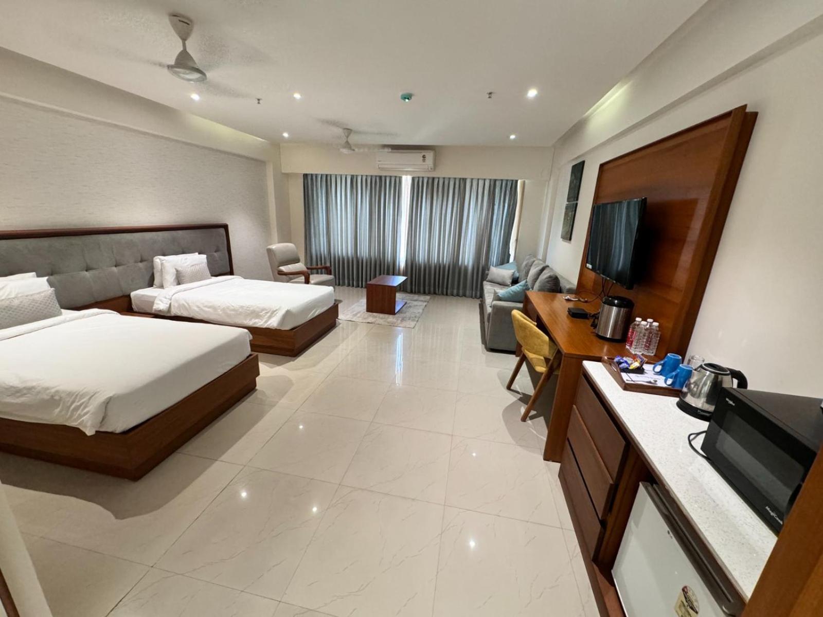 Siara Styles Amba Suites, Gandhinagar Luaran gambar