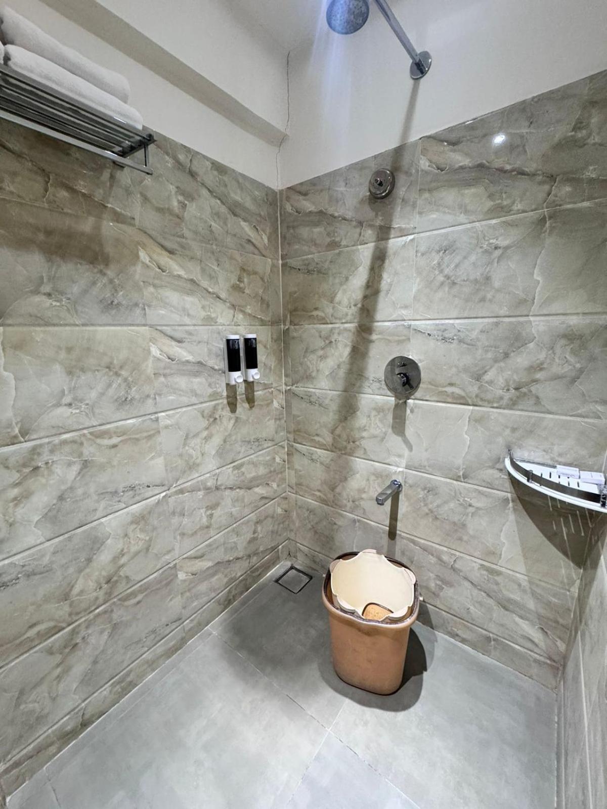Siara Styles Amba Suites, Gandhinagar Luaran gambar