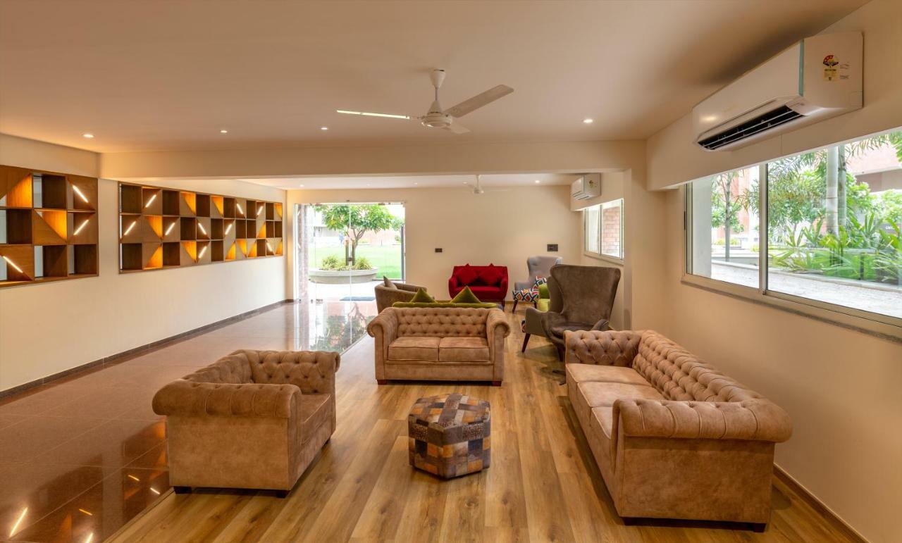 Siara Styles Amba Suites, Gandhinagar Luaran gambar